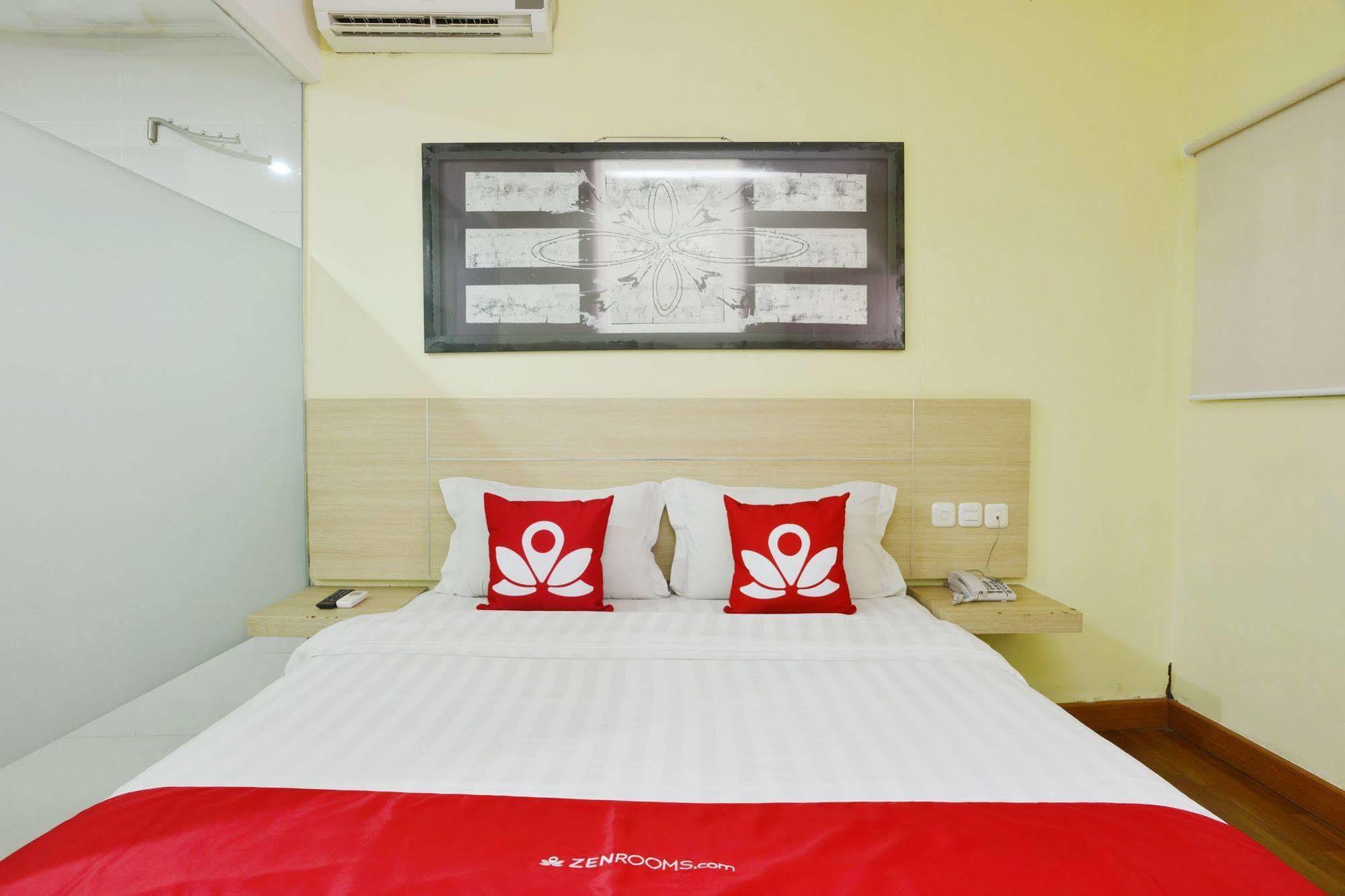 Zen Rooms Rujia Pecenongan Jakarta Bagian luar foto