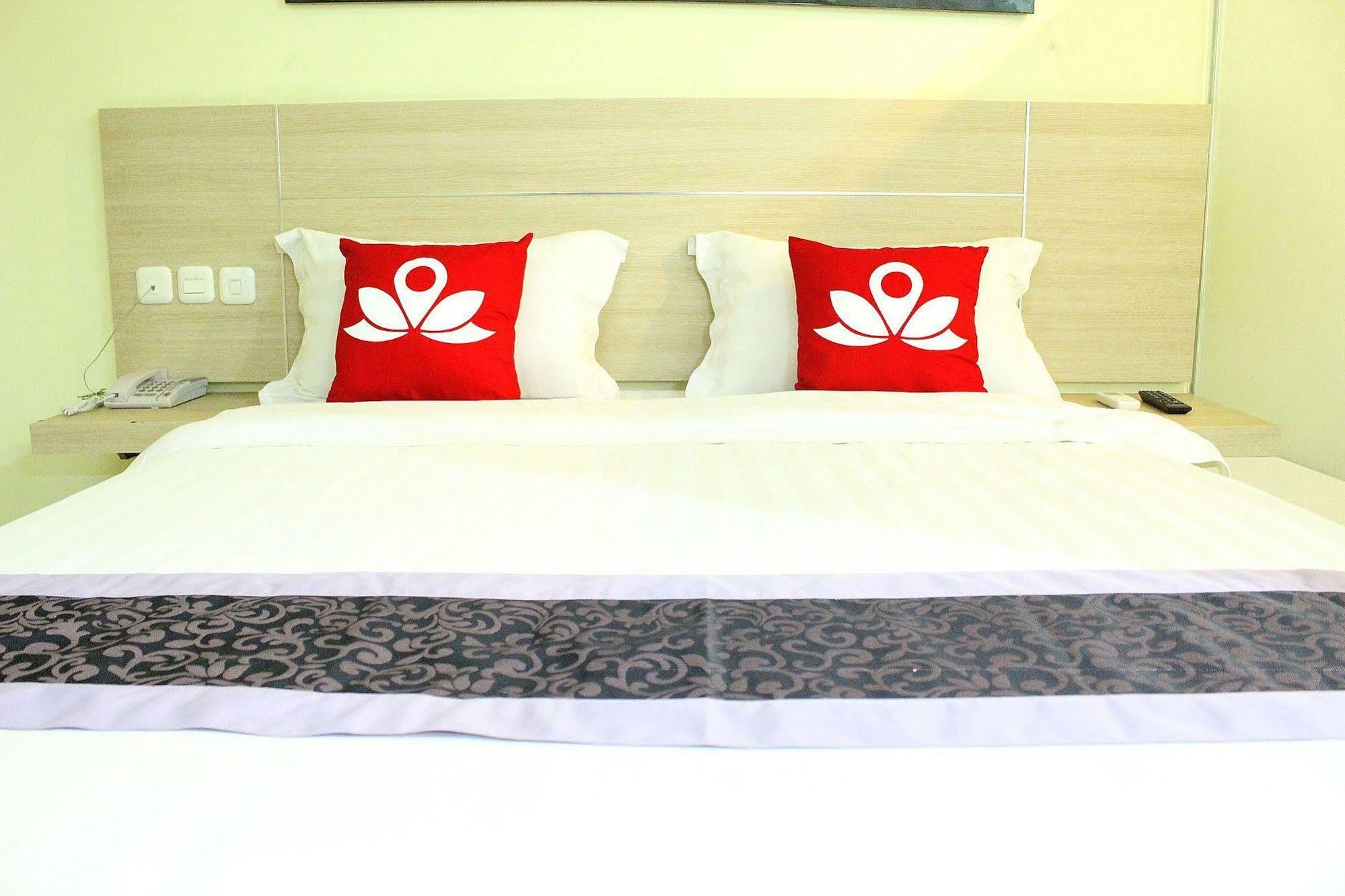 Zen Rooms Rujia Pecenongan Jakarta Bagian luar foto