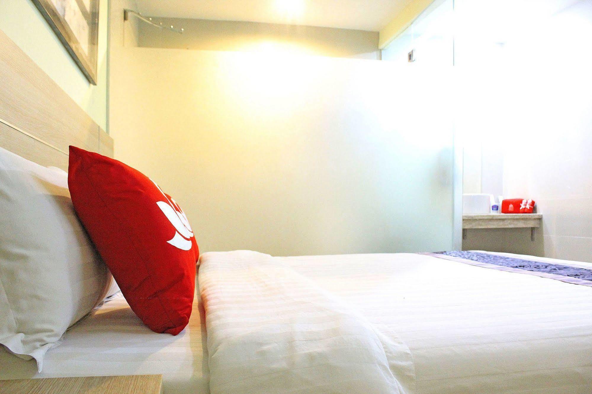 Zen Rooms Rujia Pecenongan Jakarta Bagian luar foto