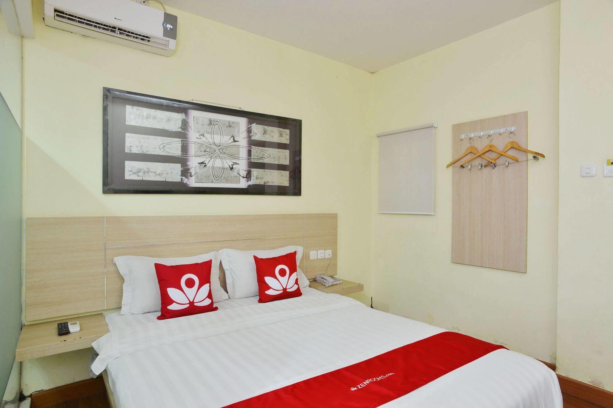 Zen Rooms Rujia Pecenongan Jakarta Bagian luar foto