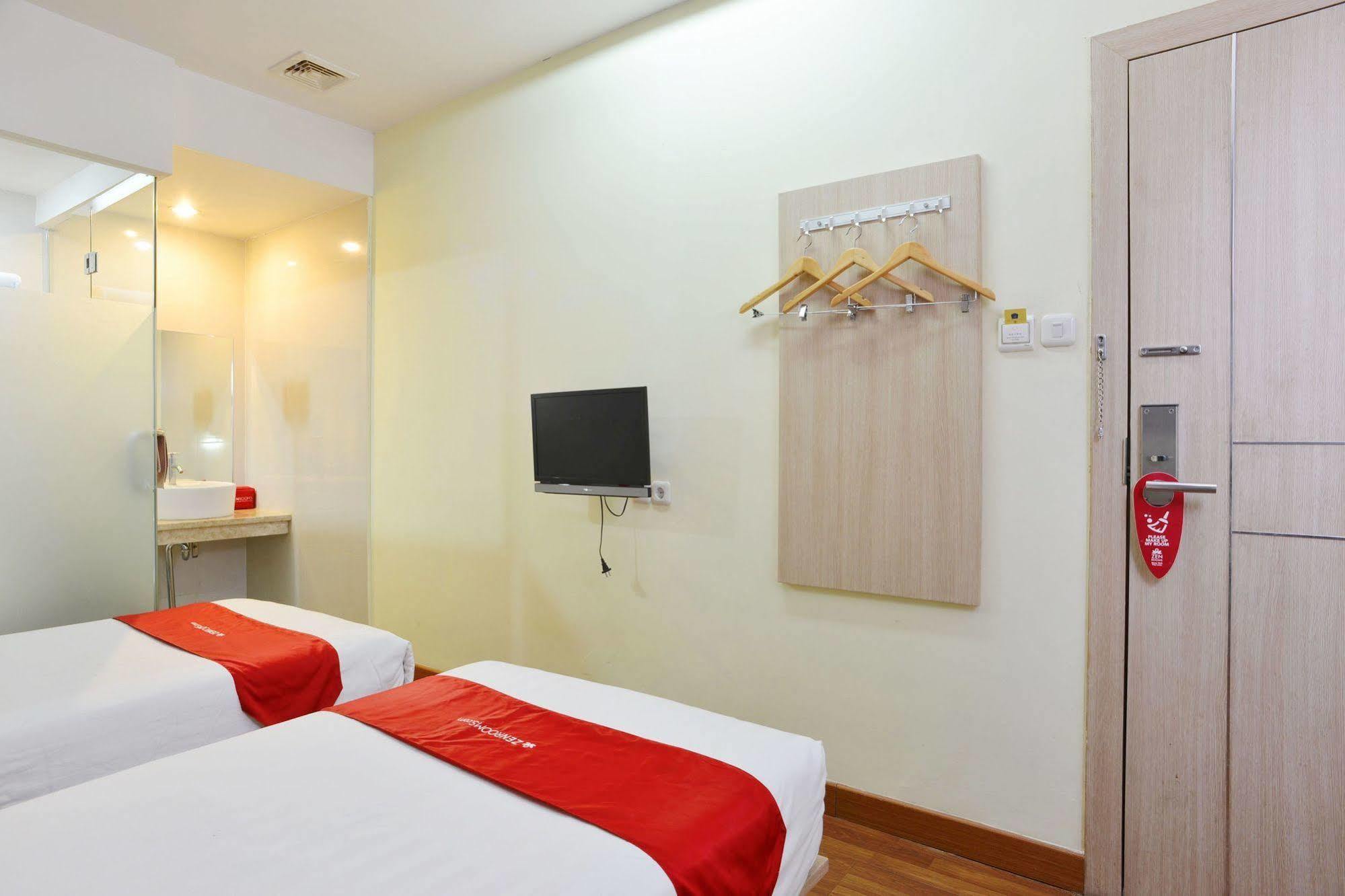 Zen Rooms Rujia Pecenongan Jakarta Bagian luar foto